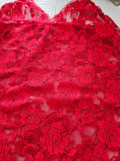 Body rojo de encaje con diseño atrevido para talla 1XL, perfecto para elevar la autoestima y sentirte segura en tu piel.