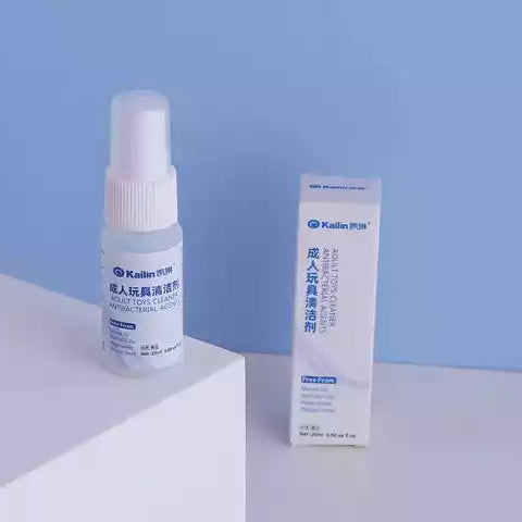 CleanPlay Pocket es un spray limpiador compacto para juguetes sexuales, que elimina bacterias de forma segura sin dañar materiales como silicona, látex y vidrio. Ideal para higiene íntima en Guatemala.